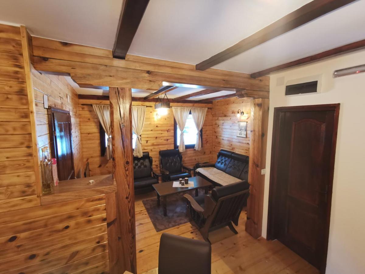 Vila Tijana Mitrovac Esterno foto