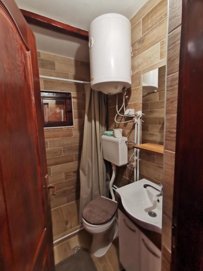 Vila Tijana Mitrovac Esterno foto