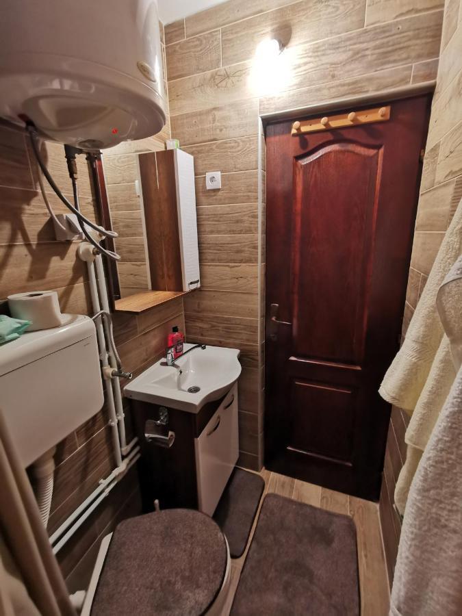 Vila Tijana Mitrovac Esterno foto